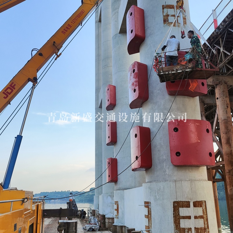 嘉陵江大橋防撞設(shè)施 (51).jpg